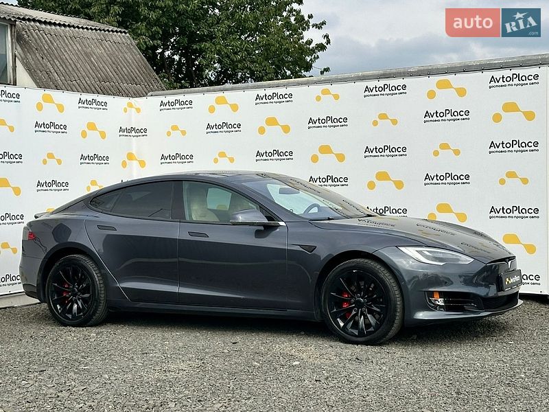 Лифтбек Tesla Model S 2016 в Луцке