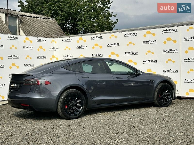 Лифтбек Tesla Model S 2016 в Луцке