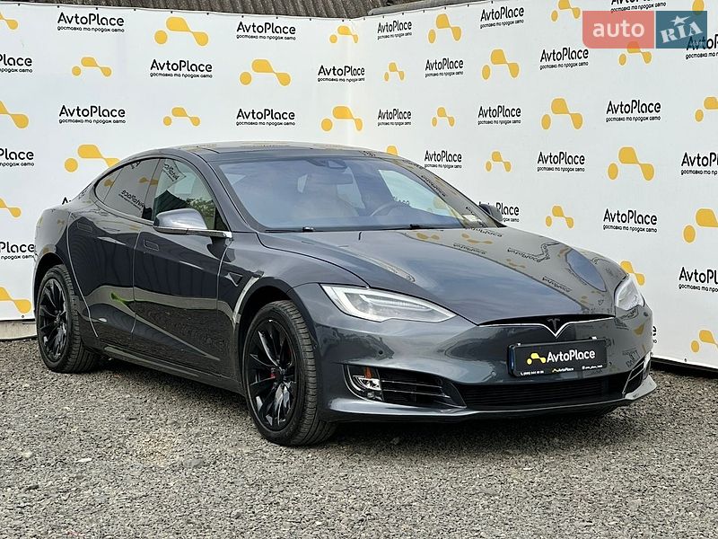Лифтбек Tesla Model S 2016 в Луцке