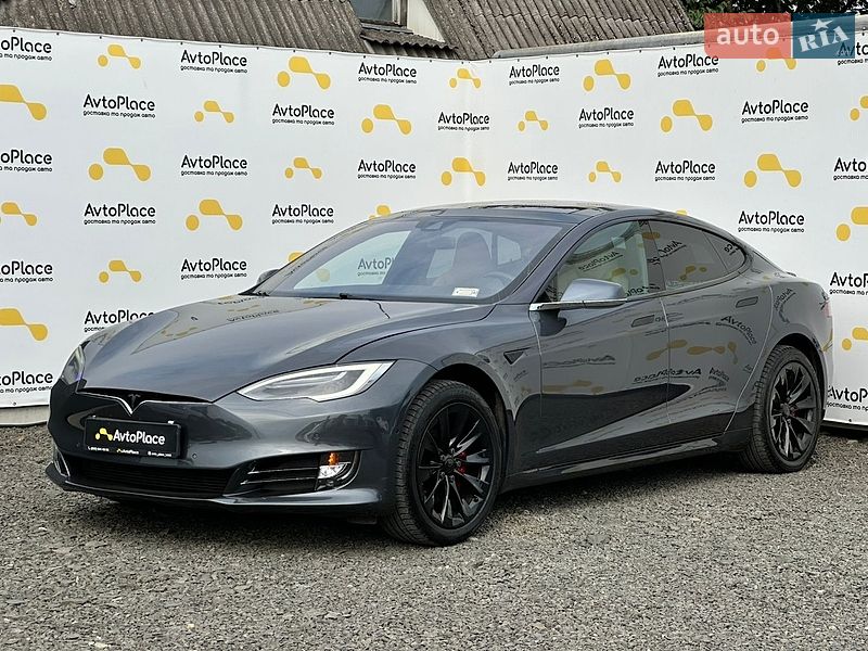 Лифтбек Tesla Model S 2016 в Луцке