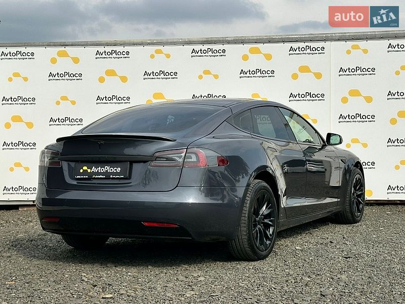 Лифтбек Tesla Model S 2016 в Луцке