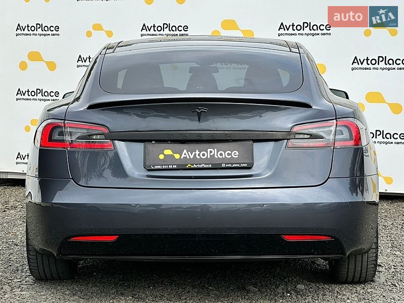 Лифтбек Tesla Model S 2016 в Луцке
