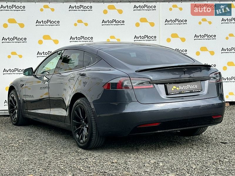 Лифтбек Tesla Model S 2016 в Луцке