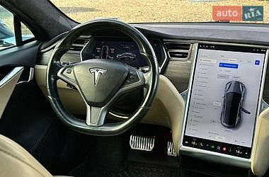 Лифтбек Tesla Model S 2016 в Луцке
