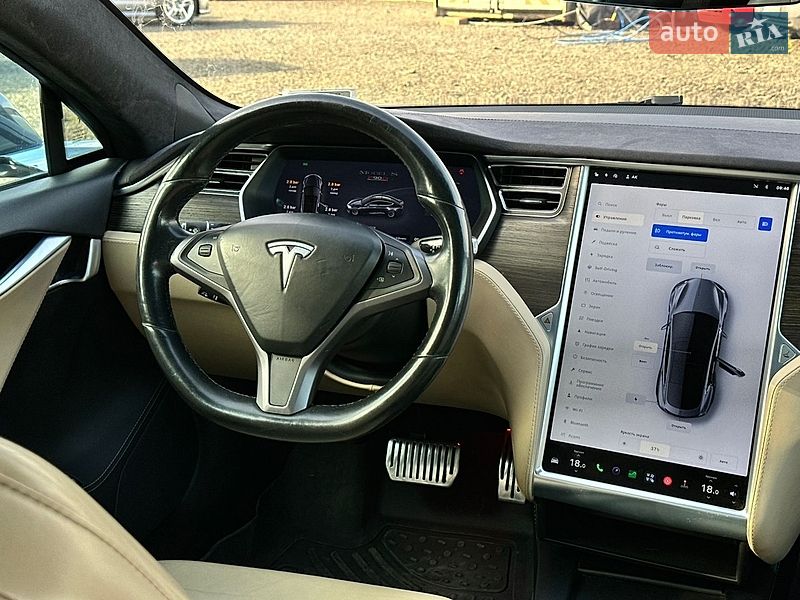 Лифтбек Tesla Model S 2016 в Луцке