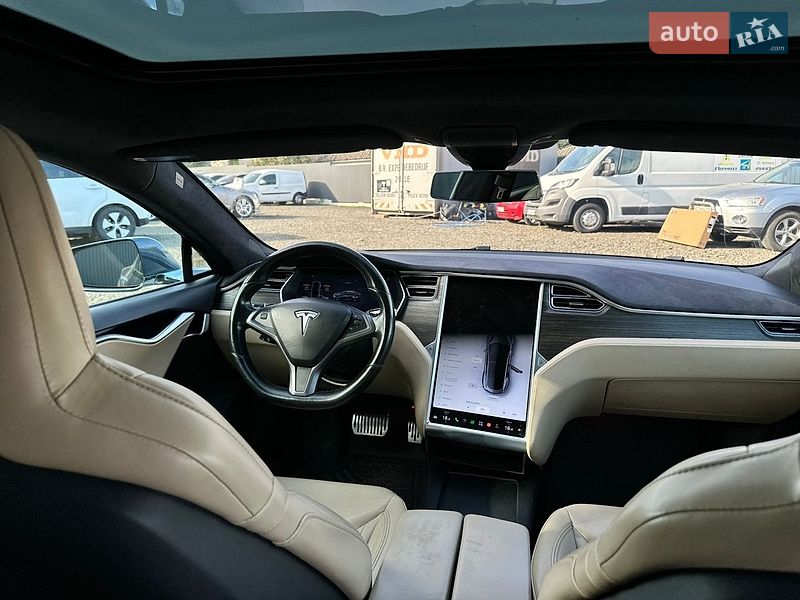 Лифтбек Tesla Model S 2016 в Луцке