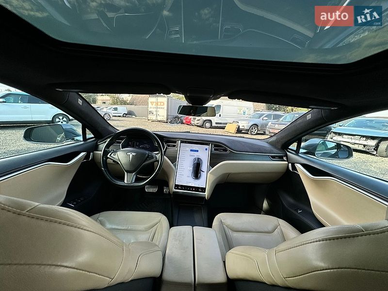 Лифтбек Tesla Model S 2016 в Луцке
