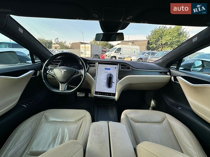 Лифтбек Tesla Model S 2016 в Луцке