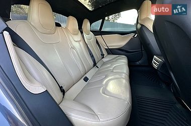 Лифтбек Tesla Model S 2016 в Луцке