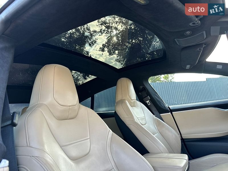 Лифтбек Tesla Model S 2016 в Луцке