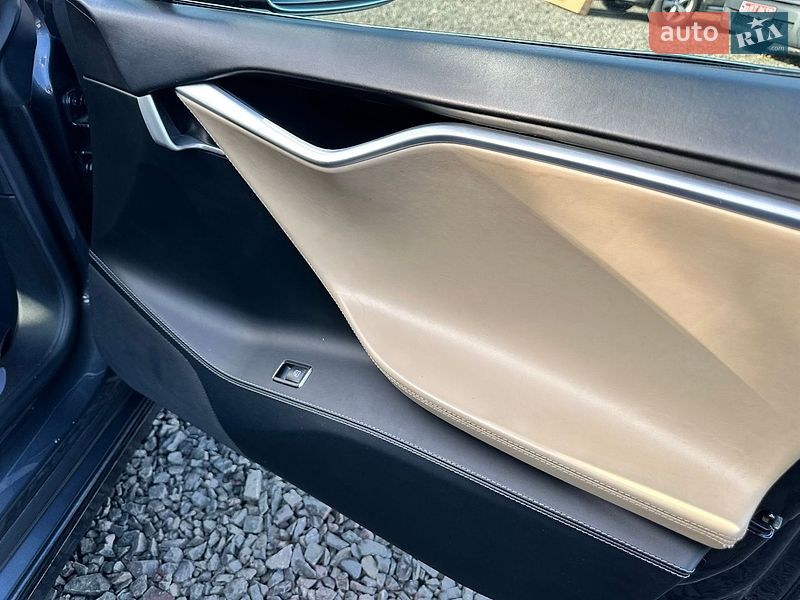 Лифтбек Tesla Model S 2016 в Луцке