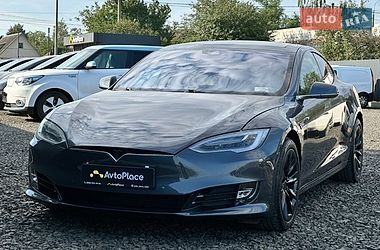 Лифтбек Tesla Model S 2016 в Луцке