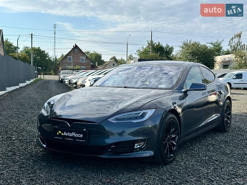 Лифтбек Tesla Model S 2016 в Луцке