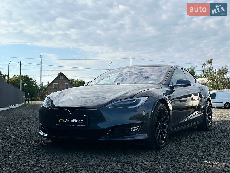 Лифтбек Tesla Model S 2016 в Луцке