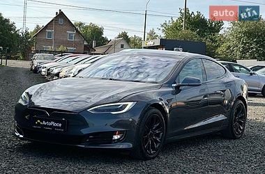 Лифтбек Tesla Model S 2016 в Луцке
