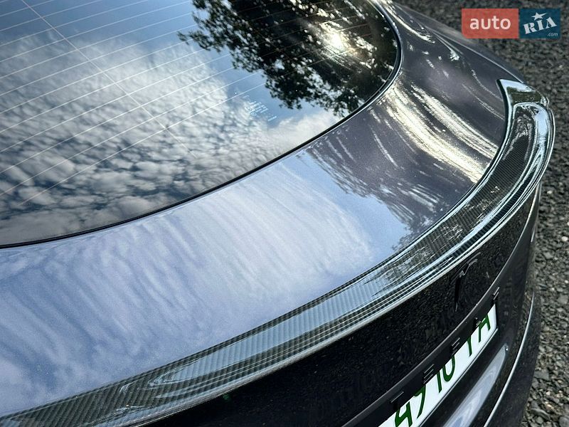 Лифтбек Tesla Model S 2016 в Луцке