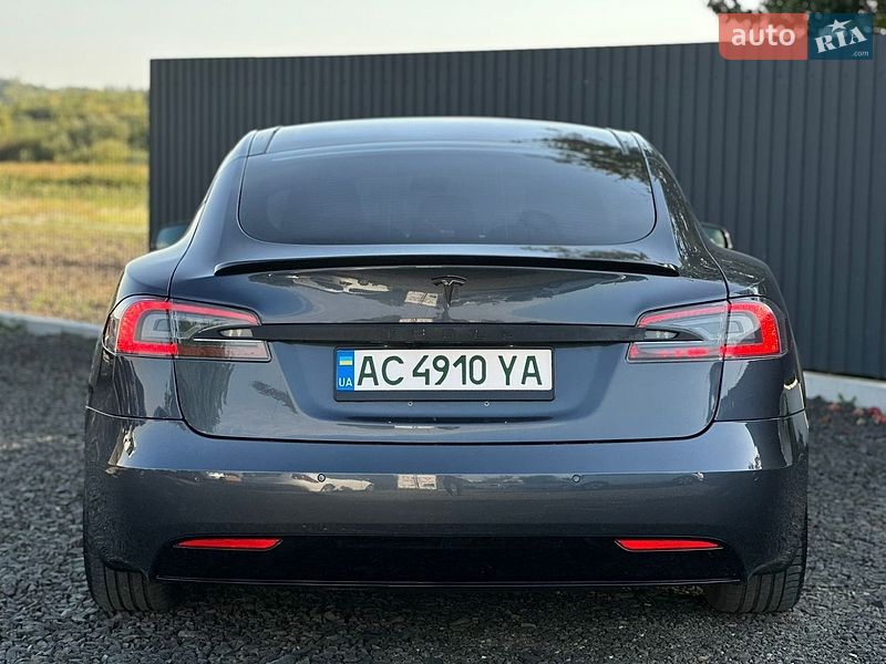 Лифтбек Tesla Model S 2016 в Луцке