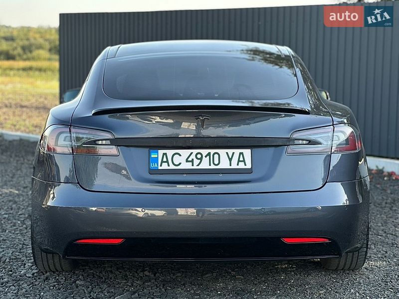 Лифтбек Tesla Model S 2016 в Луцке