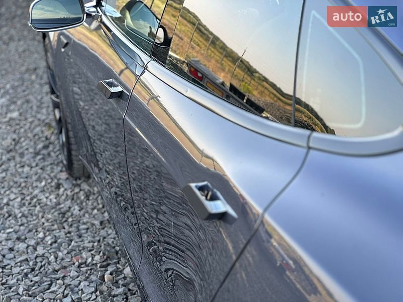 Лифтбек Tesla Model S 2016 в Луцке