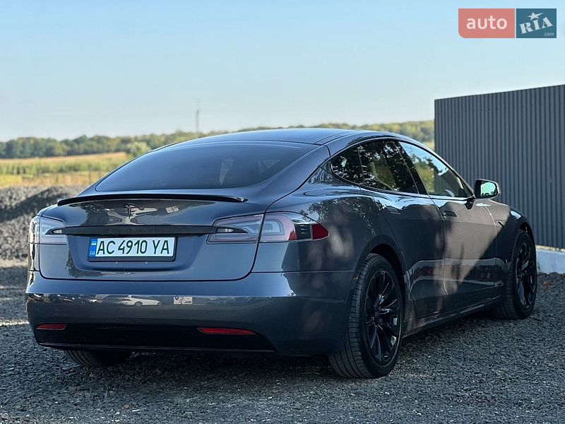 Лифтбек Tesla Model S 2016 в Луцке
