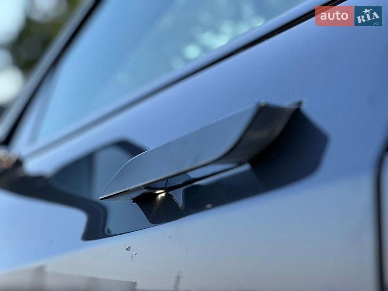 Лифтбек Tesla Model S 2016 в Луцке