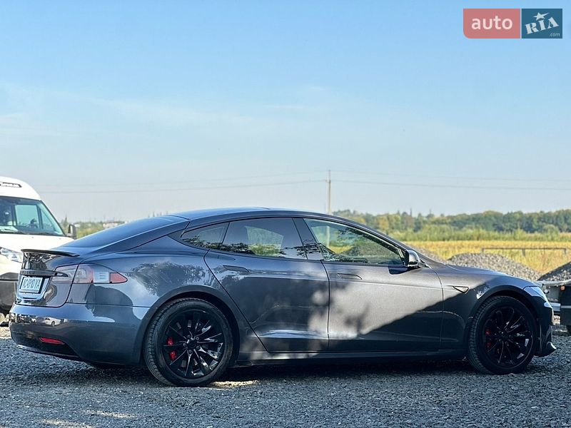 Лифтбек Tesla Model S 2016 в Луцке