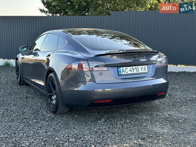 Лифтбек Tesla Model S 2016 в Луцке