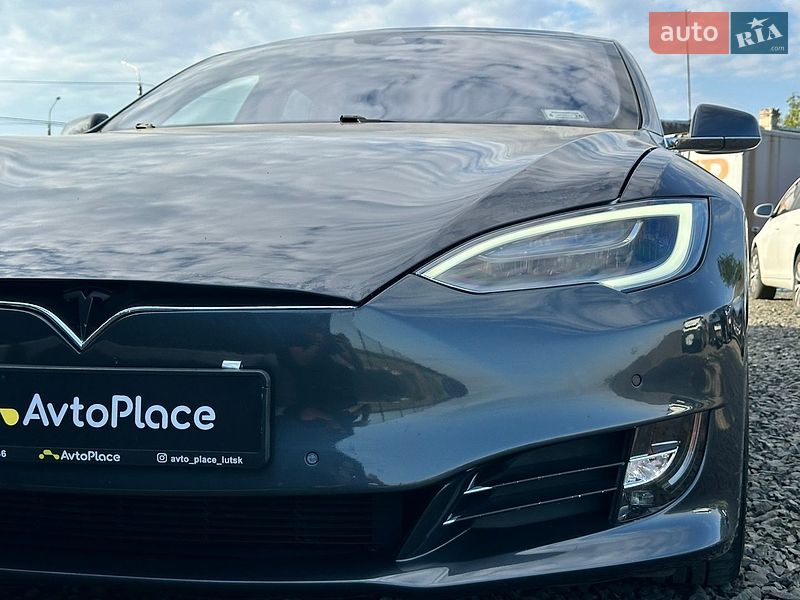 Лифтбек Tesla Model S 2016 в Луцке