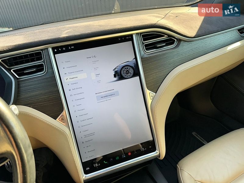 Лифтбек Tesla Model S 2016 в Луцке