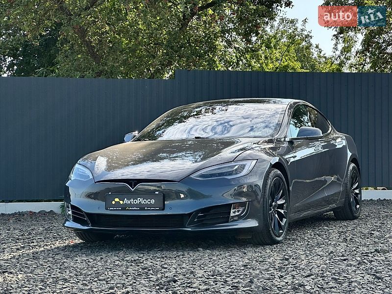 Лифтбек Tesla Model S 2016 в Луцке