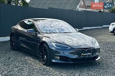 Лифтбек Tesla Model S 2016 в Луцке