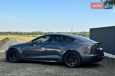 Лифтбек Tesla Model S 2016 в Луцке