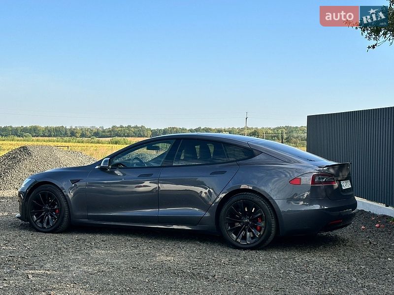 Лифтбек Tesla Model S 2016 в Луцке