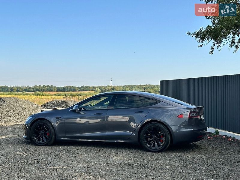 Лифтбек Tesla Model S 2016 в Луцке