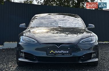 Лифтбек Tesla Model S 2016 в Луцке