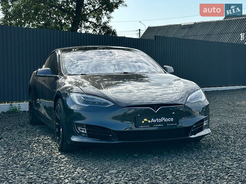 Лифтбек Tesla Model S 2016 в Луцке
