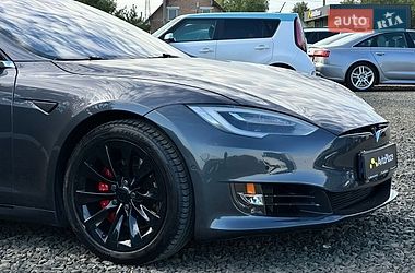 Лифтбек Tesla Model S 2016 в Луцке