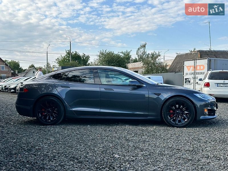Лифтбек Tesla Model S 2016 в Луцке