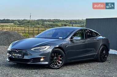 Лифтбек Tesla Model S 2016 в Луцке