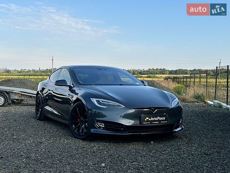 Лифтбек Tesla Model S 2016 в Луцке