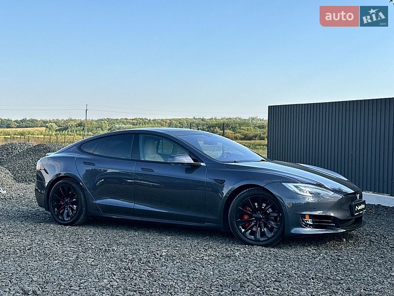 Лифтбек Tesla Model S 2016 в Луцке