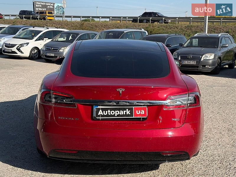 Лифтбек Tesla Model S 2018 в Львове