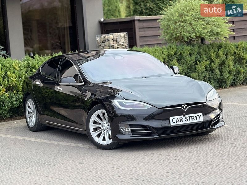Лифтбек Tesla Model S 2017 в Стрые