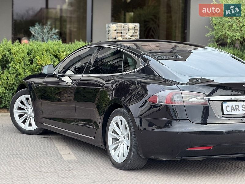 Лифтбек Tesla Model S 2017 в Стрые
