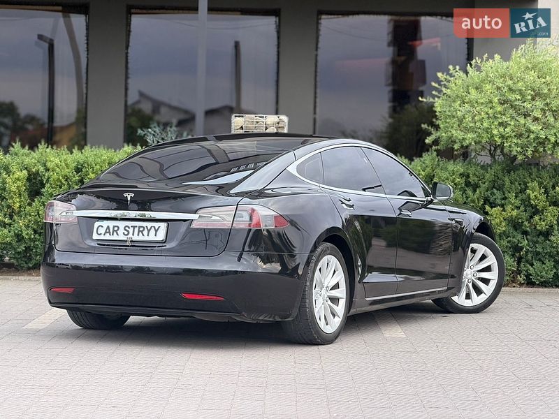 Лифтбек Tesla Model S 2017 в Стрые