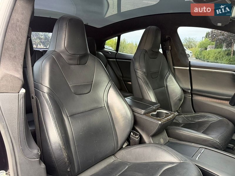 Лифтбек Tesla Model S 2017 в Стрые