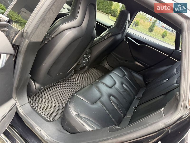 Лифтбек Tesla Model S 2017 в Стрые