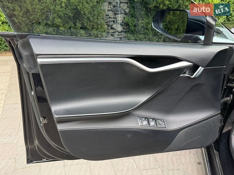 Лифтбек Tesla Model S 2017 в Стрые