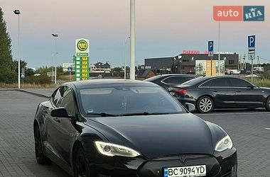 Лифтбек Tesla Model S 2015 в Львове