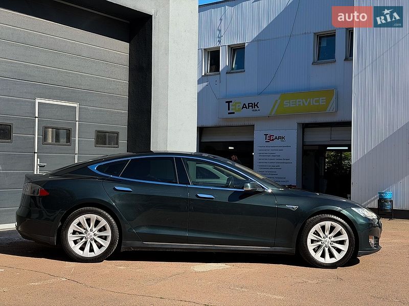 Лифтбек Tesla Model S 2013 в Киеве